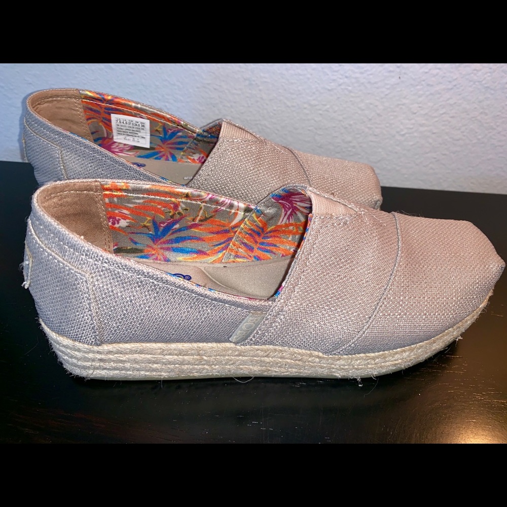 Skechers BOBS wedge canvas - 7.5 Wide